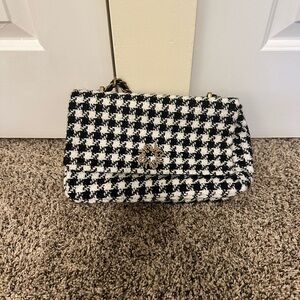 White House Black Market Black and White Houndstooth Shoulder Bag